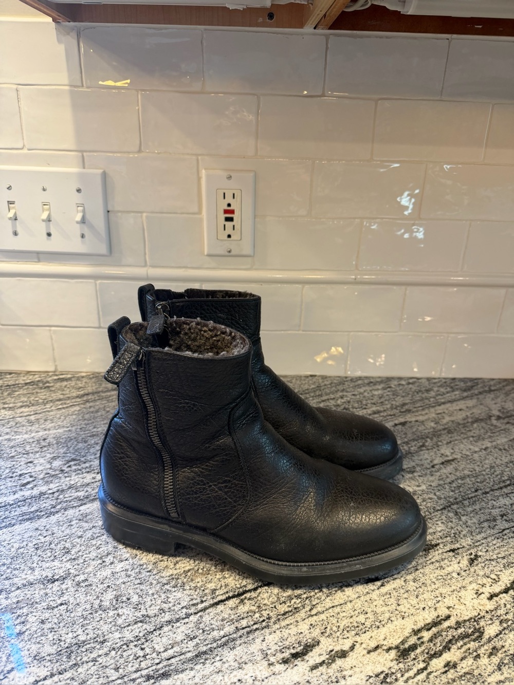 Men’s Aquatalia Leather & Shearling Weatherproof Boots Size 9.5/Women’s 11